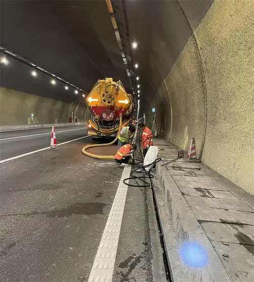 兴县隧道排水渠清淤